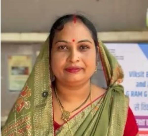 पलायन पर लगेगा 'फुल स्टॉप': बढ़ी मजदूरी और अतिरिक्त दिनों से ग्रामीणों के  चेहरे खिले, मुंगेली की गोमती बोलीं- 'सरकार ने दिया सम्मानजनक जीवन ...